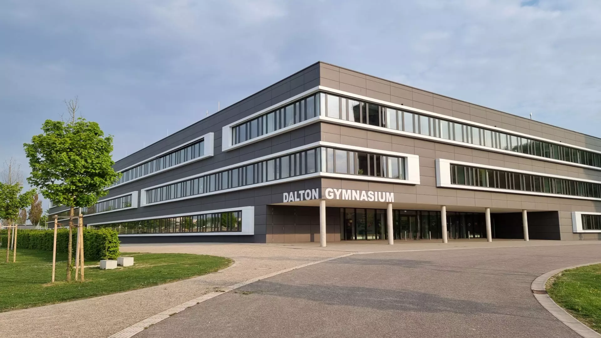Gymnasium Der Stadt Alsdorf Gebaede Front 1